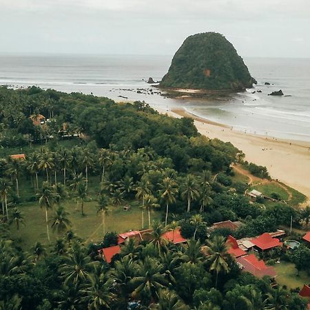 Mojosurf Camp Red Island Hotell Pasanggaran Eksteriør bilde