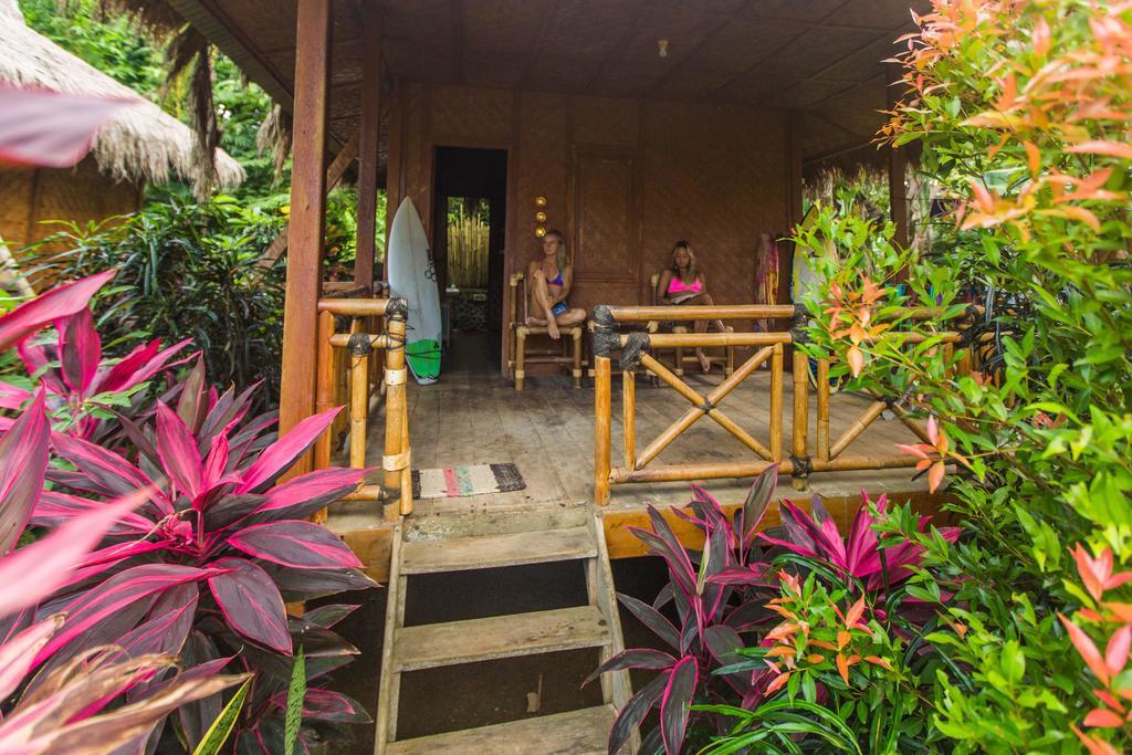 Mojosurf Camp Red Island Hotell Pasanggaran Eksteriør bilde