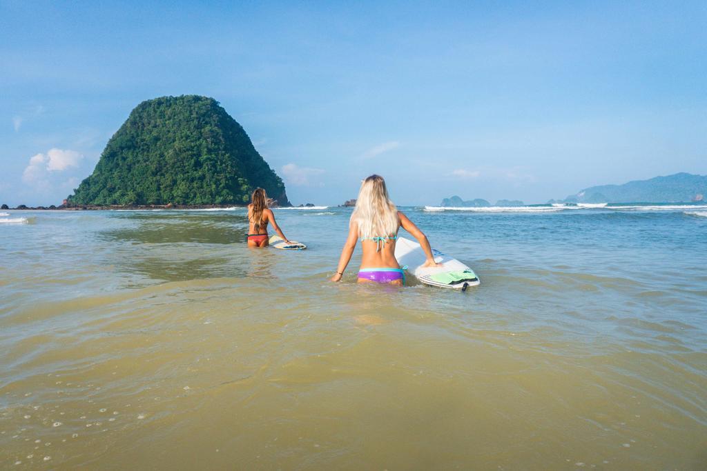 Mojosurf Camp Red Island Hotell Pasanggaran Eksteriør bilde