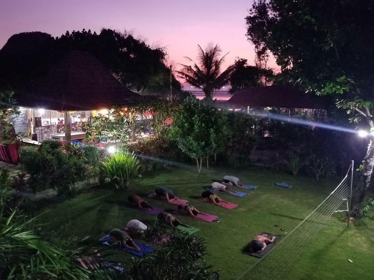 Mojosurf Camp Red Island Hotell Pasanggaran Eksteriør bilde